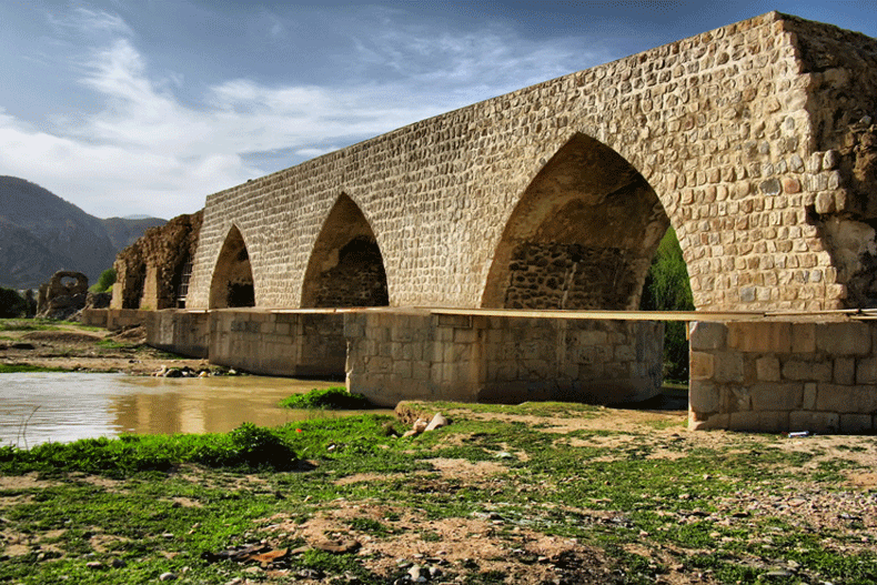 بناهای تاریخی استان لرستان را بشناسید